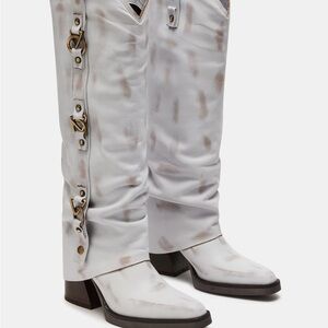 Steve Madden Chic White leather Western Boots with Gold Accents